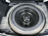 もしもの時に安心。デッキボード下には、スペアタイヤがあります。