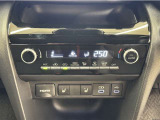 お好みの温度に設定すれば、車内の温度を検知し自動で調整してくれるオートエアコン!暑い、寒いと何度もスイッチを操作しなくても済みます☆☆