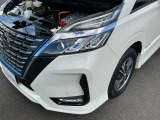 LEDヘッドライトを採用しているので、前方を明るく照らします。
