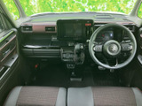 前席まわりは見通しがよく、運転席からの視界もすっきりとしています。座面や足元も確認しやすい配置で、乗り込んだ際に落ち着いて過ごせる室内空間です。