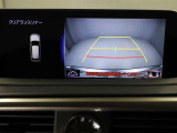 バックモニター装着車は後退時の強い味方です♪車庫入れや縦列駐車の際、後退操作の参考になるガイドラインをナビ画面に表示します。
