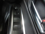 乗員全員が快適に操作できる、全席オート機構付ワンタッチパワーウィンドウです。