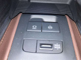 電動パーキングブレーキ&ブレーキホールド☆HOLDスイッチを押しシステムONの状態にしておくことで渋滞や信号待ちなどでブレーキを踏んで停止した時保持してくれる。