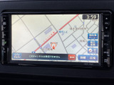 道路や周辺施設が画面上に表示され、現在地を確認しながら目的地までの道筋を把握できます。地図表示を見ながら行き先を確認でき、初めての場所への移動にも便利です。