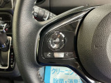 ステアリング左手側にオーディオ関連のコントロールスイッチを配置しています。操作時は視線を逸らすことなく運転に集中できます。