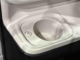 助手席側にも(前席/掘り込み式)ホットカップホルダー☆保温付で温活が車内でも実現♪600mlのペットボトルまで対応しておりスイッチ1つで温かい飲み物は保温を、冷たい飲み物は常温にしてくれます