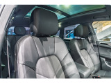 シートヒーター搭載で、寒い時期でも素早く快適に、運転をお楽しみいただけます。