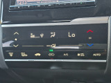 車内環境を自動でコントロールするフルオートエアコン。長距離ドライブも快適です。