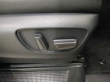 パワーシート搭載。微妙な調整が手軽にでき、ピッタリなポジションで運転することが可能です。