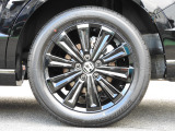 ★左後タイヤ★見栄えが良く足元が引き立つので、車全体のイメージがアップします!タイヤ詳細 205/55R17インチでタイヤの溝は、6mmございます。