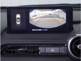 【バックカメラ】駐車が苦手な方でも安心してお乗りいただけます。リバース連動で画面が切り替わるのでとっても便利です。今や後方確認の必須アイテムですよね。