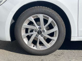 テストドライバーとエンジニアがテスト走行により、車種に応じて選定されたホイールサイズの組み合わせており、素直なハンドリングでスムーズな乗り味を実現する各車種専用デザインのアルミホイールとなっております