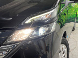 【LEDヘッドライト】悪天候や夜間走行時も良好な視界を確保し安心して運転できる高輝度LEDヘッドライトを装備!点灯速度が早く、消費電力も抑えられています。