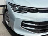 LEDマトリックスヘッドライト「IQ.LIGHT」。対向車や先行車を検知し、LEDを個別制御。まぶしさを抑えながら、夜間の視界をしっかり確保。