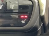 操作性の良いエアコンパネル。運転席シートヒーターで寒い冬も快適ドライブ。