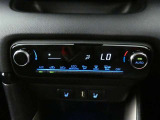 オートエアコン装備ですので常にお好みの温度に調整ができ車内を快適な空間に保ってくれます。