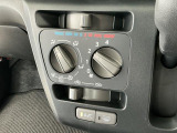 【オートエアコン】AUTOボタンを押してお好みの温度を設定!快適な室温でドライブをお楽しみいただけます♪