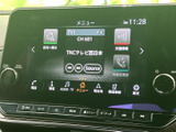 画面上で各種メニューを確認でき、音量や選択操作に使うダイヤルも備わっています。必要な情報へアクセスしやすく、毎日の移動をサポートする使い勝手のよい装備です。