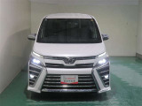 明度の高いLEDヘッドライトで、夜間の運転も安心です。
