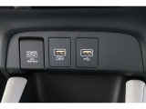 スマートフォンなどの音楽再生が可能なUSB接続ジャック装備車両です♪♪♪