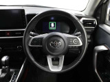 各操作スイッチなどもハンドルから手を放すことなく操作可能で安全運転に支援いたします!