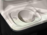 助手席側にも(前席/掘り込み式)ホットカップホルダー☆保温付で温活が車内でも実現♪600mlのペットボトルまで対応しておりスイッチ1つで温かい飲み物は保温を、冷たい飲み物は常温にしてくれます