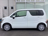 リヤガラスはプライバシーガラスを装備しています。車外の視線から車内を保護します。
