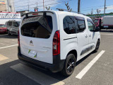 コーナーセンサー付きですので駐車も安心です。