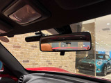 後方確認を補助するカメラ映像。駐車時の見え方はご来店時にもご確認いただけます。