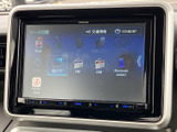 地デジやFM、AMなど、複数の音源を選べるメニューを表示。停車中に地デジのテレビ番組を視聴したい時にも活用でき、使いたい音源を画面から確認して切り替えられます。