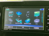 ラジオやディスク、USB、Bluetoothなど、複数の音源を選べるオーディオメニューです。画面上に項目が並んでいるため、利用したい音源を見つけやすく、普段の移動時間にも活躍します。