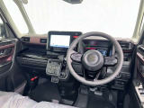 運転席まわりです。 各操作スイッチは使いやすい位置に配置されてます。