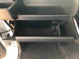 よく使うものが手を伸ばせばすぐ届く、機能面で充実した収納。