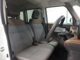 スタイリッシュなグレーの内装色がおしゃれです♪広々とした運転席周りで快適ですね☆もちろんルームクリーニング済みです!