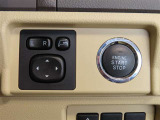 プッシュスタートはカギを取り出さなくてもエンジン始動が可能です。