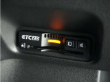 ◆ETC2.0装着◆進化したドライブ体験。料金収受システムだけだったETCが生まれ変わって、高速道路を賢く使うETC2.0に進化しました。多彩な情報サービスが便利で快適なドライブ体験を提供します。