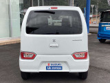 バックカメラと後退時ブレーキサポート機能が付いて、バック駐車も安心です。