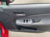 パワーウィンドウ装備です。運転席はオートになっているので、ワンタッチ開閉することが出来ます。