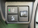 運転席右側には運転支援システム類のスイッチが集約され、路外逸脱制御機能・誤発進抑制機能など多彩な先進安全機能でより安全で快適なドライブを支援します。
