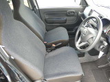 前席にはシートヒーターも★軽自動車でも必要な装備はしっかり詰まっております♪