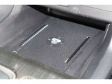 ワイヤレス充電搭載!対応した機器を置くだけで充電することが可能です!