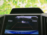 後方の映像に加え、車幅や距離の目安となるガイド線が表示されます。駐車時に後ろの様子を確認しやすく、周囲の安全に気を配りながら操作できます。