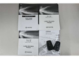保証書・記録簿・取扱説明書と揃っています。キーの電池は新品にお取替えしてから納車させて頂きます。