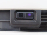 安全装備スマートアシストI付きです。運転中の「ヒヤッ」とするシーンで事故の回避の支援や被害の軽減を図り、ドライバーの安全運転をサポートします。みんなに安全・安心を。