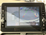 アラウンドビューモニターは4方のカメラで真上から車を見たようにモニターで確認ができる日産の自慢の装備です。是非実際の車で体感してみてください。