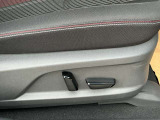 運転席にパワーシートが装着されています。
