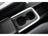 使い勝手の良いフロントセンター部のカップホルダー!よく使う場所にあると便利ですよね。