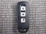 ◆【スマートキー】装備!お荷物で手が塞がっている時でも、ポケットやカバンからキーを取り出す事無くドアを解錠・施錠出来る便利なキーです!