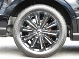 ★右後タイヤ★ベルリナブラックのホイールにブラックナットが装着されています!タイヤ詳細 205/55R17インチでタイヤの溝は、6mmございます。