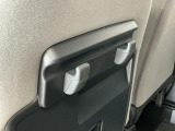 【フック】フックの用途は様々。手荷物のバッグや買い物袋、ビニール袋をぶら下げてゴミ箱にしても良いですね♪
